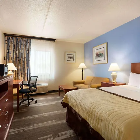 Ramada By Wyndham Fargo-2