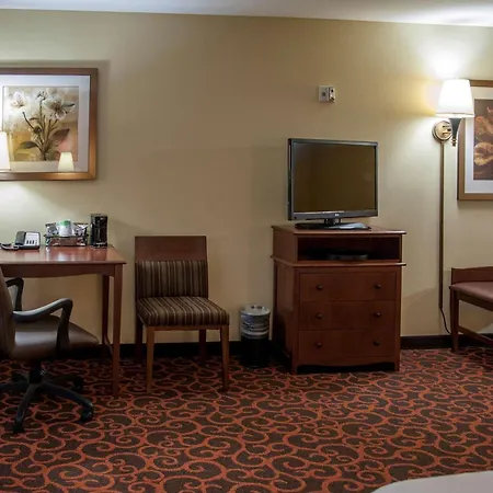 Hampton Inn & Suites Watertown-2