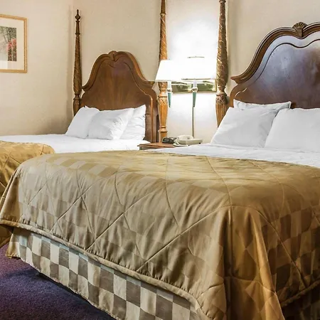 Clarion Hotel Mackinaw City Beachfront-2