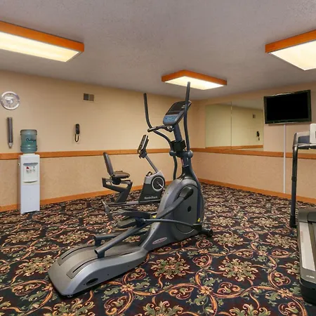 Ramada By Wyndham Bismarck-2