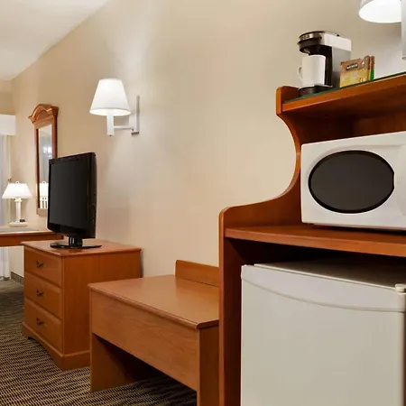 Ramada By Wyndham Fredericton-2