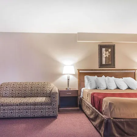 Econo Lodge-2