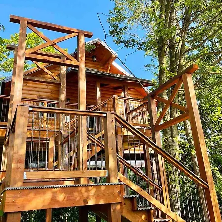 Cricket Hill Treehouse By Amish Country Lodging-3