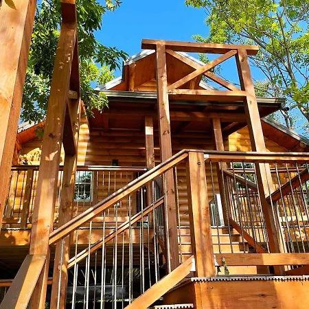 Cricket Hill Treehouse By Amish Country Lodging-2