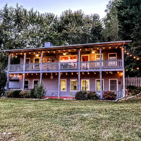 Ole Smoky Bnb - Game Room, Hot Tub, Mtn Views!-2