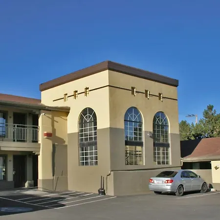 Super 8 By Wyndham Nau/Downtown Conference Center-3