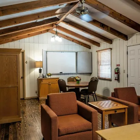 Postoak Lodge And Retreat-3