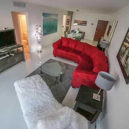Beautiful Penthouse Condo With Stunning Views Of Both Ocean And City-3