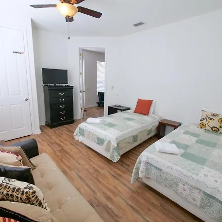 4Br 2Bath Condo Balcony 5Min Conv Center 2020Ft-2