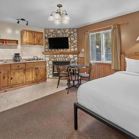 Patricia Lake Bungalows-2