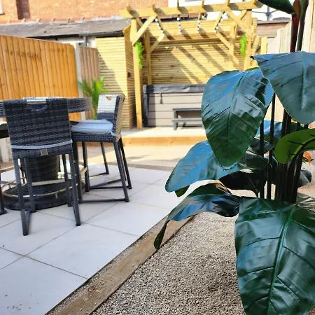 Xxhot Tubxx 4Bed Semi, Sleeps 8, 2 Bathrooms-3