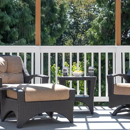 Chatham House Kelowna Bed & Breakfast-3