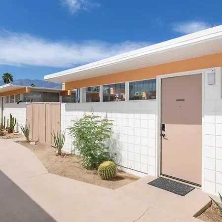 Modern Bungalow In Historic Ocotillo Lodge!-3