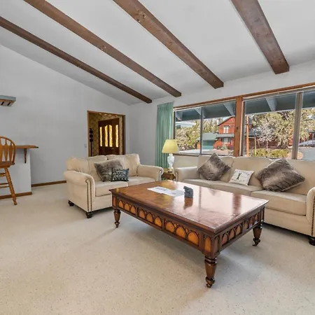 Avalon Retreat - A Well-Furnished Cabin With A Pool Table And A Hot Tub!-3