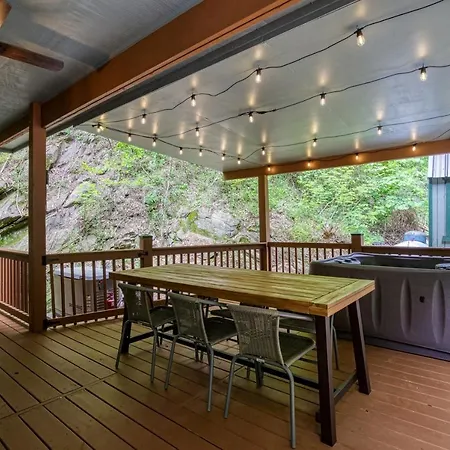 Great Location - Hot Tub - Dog Friendly-2