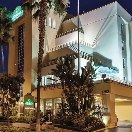 La Quinta By Wyndham Anaheim-3