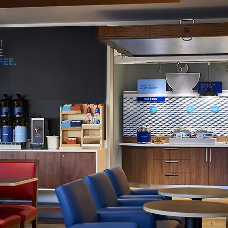 Holiday Inn Express Winnipeg Airport - Polo Park By Ihg-2
