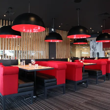 Holiday Inn Hotel & Suites Calgary South - Conference Ctr By Ihg-2