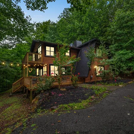 Sugar Bear Cabin With Hot Tub And Fire Pit-2