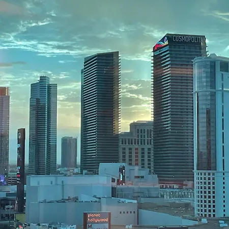 Signature Mgm Suite With Strip And Sphere View-2