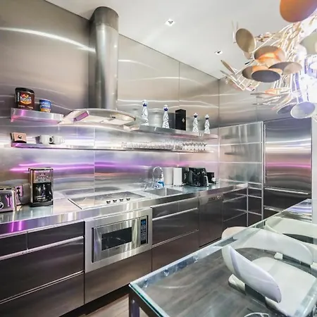 Intimo Palms Place Penthouse-2