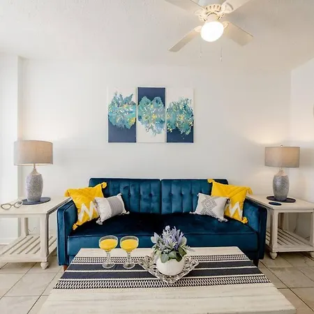 Royal Retreat-Amazing View-King Bed-1 Bedroom-Full Kitchen-Free Parking-Self Check-In-2