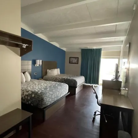 Baymont By Wyndham Bay City-3