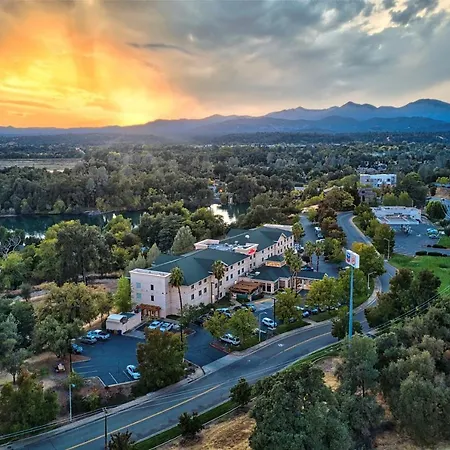 Hilton Garden Inn Redding-2