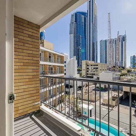 Bunk Surfers Paradise 18-35 Backpacker Hostel (Adults Only)-3