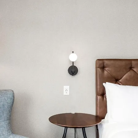 Four Points By Sheraton Kelowna Airport-3