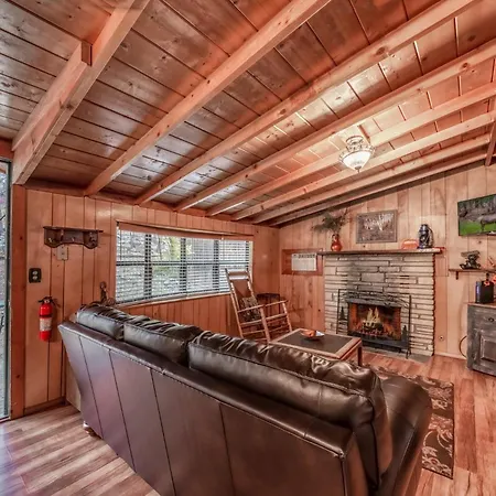 Knotty Pine: A Cute Ruidoso Classic With A Private Hot Tub!-3