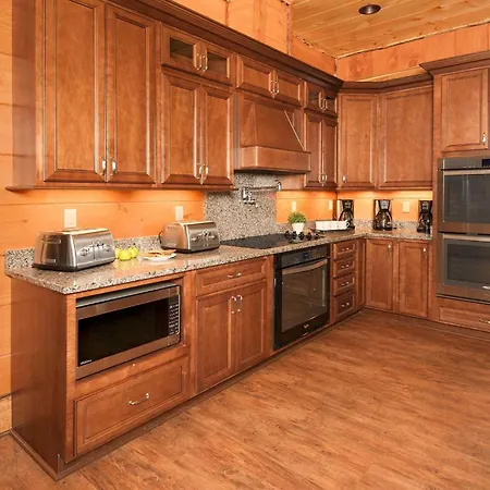 Skyview Mansion:13Bdrm, 17Bath, Sleeps 70, Indoor Pool, Amazing Views-3