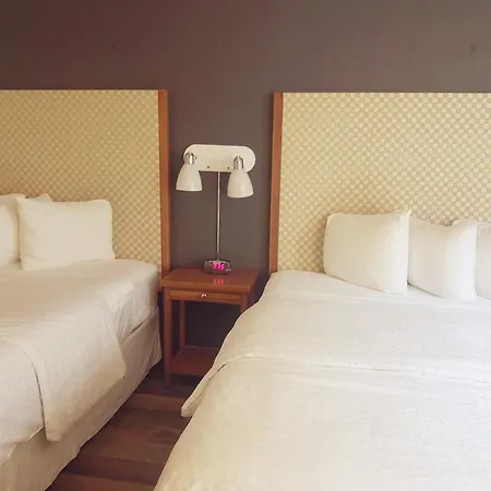 Travelodge By Wyndham Edmonton West-2