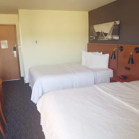 Travelodge By Wyndham Edmonton West-3