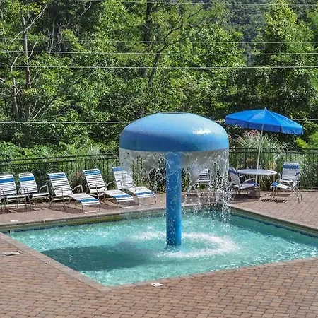 Moonshine Manor-Pets Ok-W/D-Pool Table-Arcade-Hot Tub-3