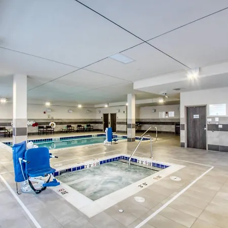 Courtyard By Marriott Fargo-3