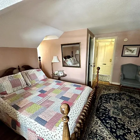 Montague Inn Bed & Breakfast-3