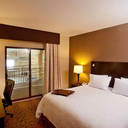 Hampton Inn Marquette-Waterfront-2