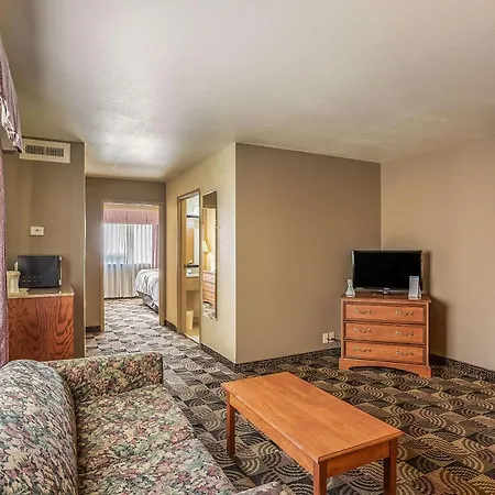Quality Inn & Suites Hannibal West-3