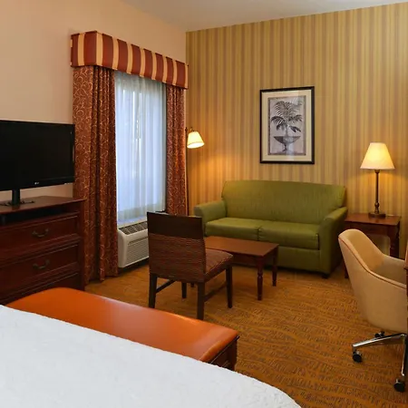 Hampton Inn & Suites - Coors Road-2