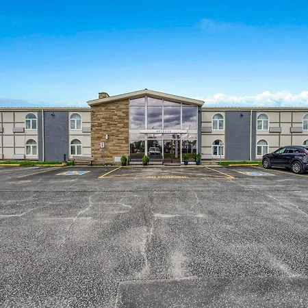 Travelodge By Wyndham Sarnia-3