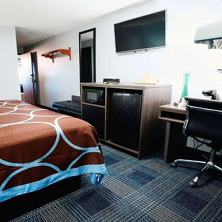 Super 8 By Wyndham Pueblo-3