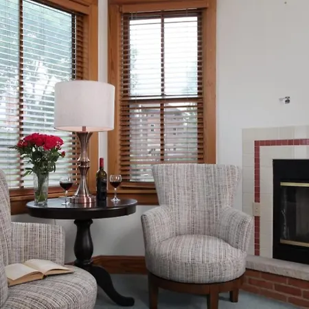 Riverboat Suites-3