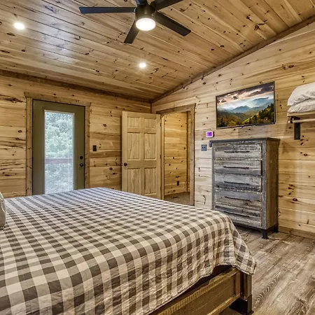 Ern841 - Sweet Feet Retreat - Location, Location, And Private Indoor Pool! Cabin-2