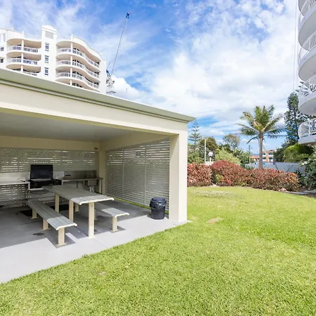 Burleigh Surf Apartments-3