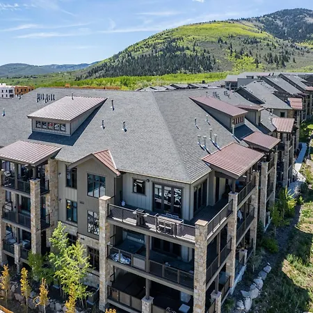Blackstone Luxury 2Br, Walk To Skiing At Cabriolet, Mountain View, Shared Pool And Hot Tub, Gym-3