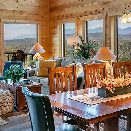 Gritz Carlton Lodge, 2 Large Cabins, 2 Pools, 2 Theater Rooms, 2 Game Rooms, Amazing Mtn Views-3