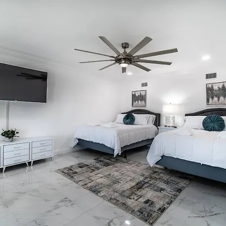 Ocean Drive Splendor Awaits-2