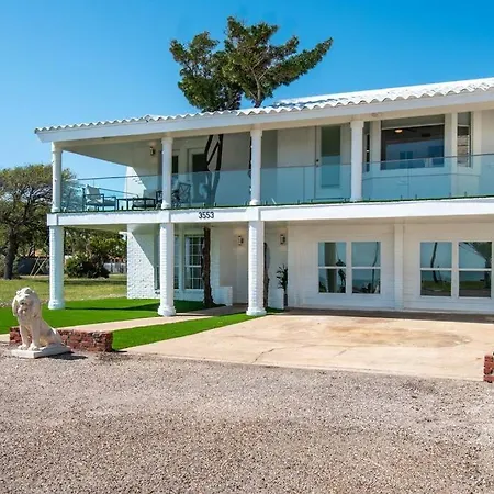 Ocean Drive Splendor Awaits-3