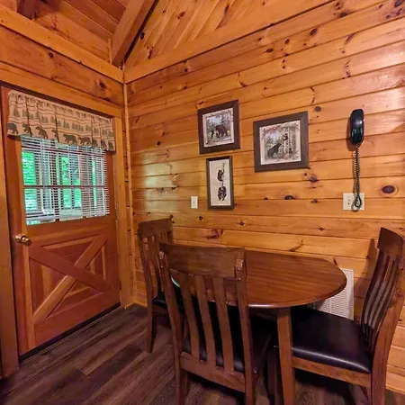 Er57 - Bear Haven - Great Location! Close To All The Action! Cabin-2